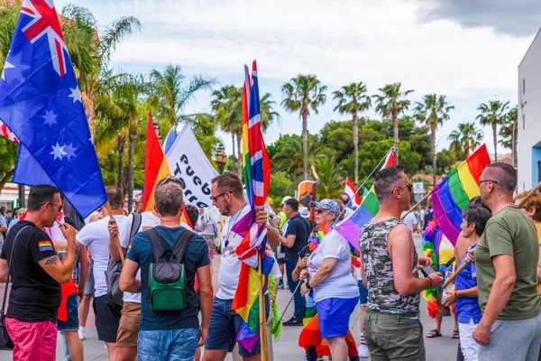 Torremolinos, İspanya - 2 Haziran 2018 Lgbt Mart eşitlik ve hoşgörü Andalucia bir kıyı kasabasında tanıtımı