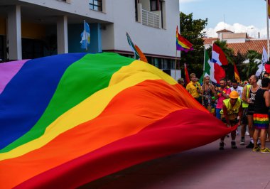 Torremolinos, İspanya - 2 Haziran 2018 Lgbt Mart eşitlik ve hoşgörü Andalucia bir kıyı kasabasında tanıtımı