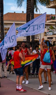 Torremolinos, İspanya - 2 Haziran 2018 Lgbt Mart eşitlik ve hoşgörü Andalucia bir kıyı kasabasında tanıtımı