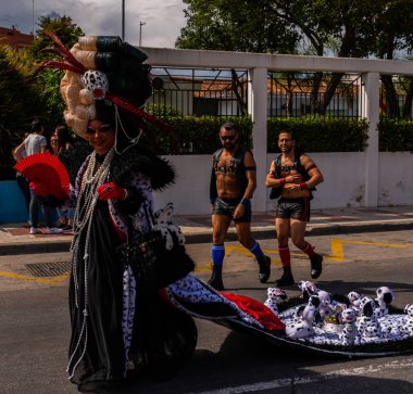 Torremolinos, İspanya - 2 Haziran 2018 Lgbt Mart eşitlik ve hoşgörü Andalucia bir kıyı kasabasında tanıtımı