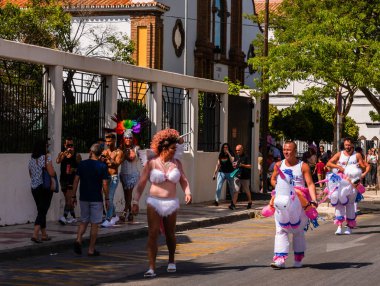 Torremolinos, İspanya - 2 Haziran 2018 Lgbt Mart eşitlik ve hoşgörü Andalucia bir kıyı kasabasında tanıtımı
