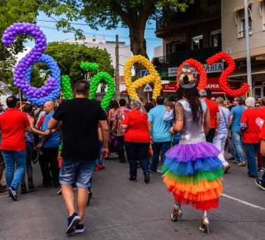 Torremolinos, İspanya - 2 Haziran 2018 Lgbt Mart eşitlik ve hoşgörü Andalucia bir kıyı kasabasında tanıtımı