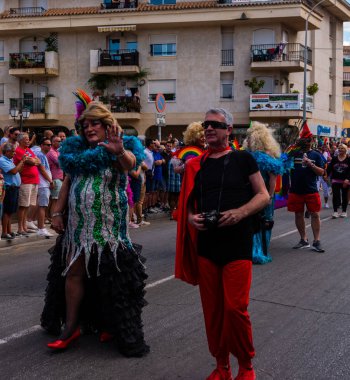 Torremolinos, İspanya - 2 Haziran 2018 Lgbt Mart eşitlik ve hoşgörü Andalucia bir kıyı kasabasında tanıtımı