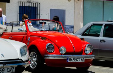 Torre Del Mar, İspanya - 3 Haziran 2018 eski antika arabalar bir sahil kasabası İspanya ziyaret turistler için verilen