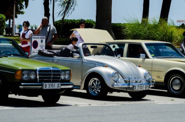Torre Del Mar, İspanya - 3 Haziran 2018 eski antika arabalar bir sahil kasabası İspanya ziyaret turistler için verilen
