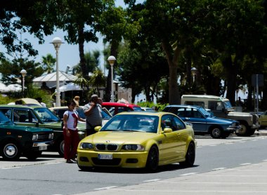 Torre Del Mar, İspanya - 3 Haziran 2018 eski antika arabalar bir sahil kasabası İspanya ziyaret turistler için verilen