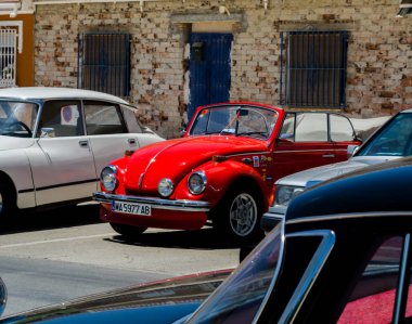 Torre Del Mar, İspanya - 3 Haziran 2018 eski antika arabalar bir sahil kasabası İspanya ziyaret turistler için verilen