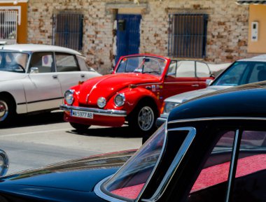 Torre Del Mar, İspanya - 3 Haziran 2018 eski antika arabalar bir sahil kasabası İspanya ziyaret turistler için verilen