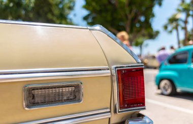 Torre Del Mar, İspanya - 3 Haziran 2018 eski antika arabalar bir sahil kasabası İspanya ziyaret turistler için verilen