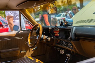 Torre Del Mar, İspanya - 3 Haziran 2018 eski antika arabalar bir sahil kasabası İspanya ziyaret turistler için verilen