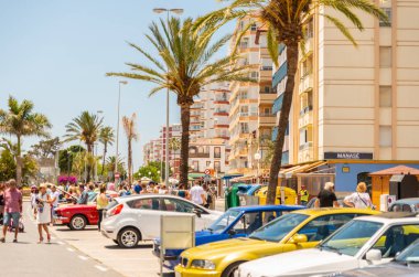 Torre Del Mar, İspanya - 3 Haziran 2018 eski antika arabalar bir sahil kasabası İspanya ziyaret turistler için verilen