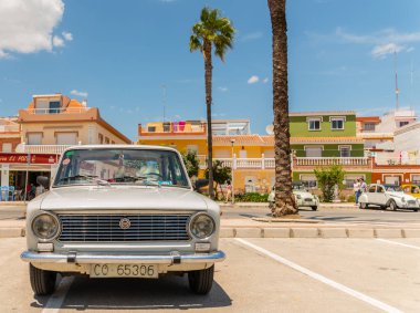 Torre Del Mar, İspanya - 3 Haziran 2018 eski antika arabalar bir sahil kasabası İspanya ziyaret turistler için verilen