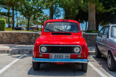 Torre Del Mar, İspanya - 3 Haziran 2018 eski antika arabalar bir sahil kasabası İspanya ziyaret turistler için verilen