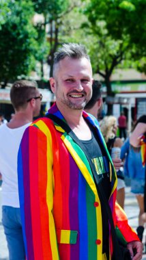 Torremolinos, İspanya - 2 Haziran 2018 Lgbt Mart eşitlik ve hoşgörü Andalucia bir kıyı kasabasında tanıtımı