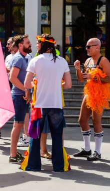 Torremolinos, İspanya - 2 Haziran 2018 Lgbt Mart eşitlik ve hoşgörü Andalucia bir kıyı kasabasında tanıtımı