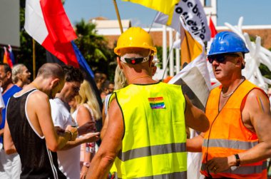 Torremolinos, İspanya - 2 Haziran 2018 Lgbt Mart eşitlik ve hoşgörü Andalucia bir kıyı kasabasında tanıtımı