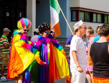 Torremolinos, İspanya - 2 Haziran 2018 Lgbt Mart eşitlik ve hoşgörü Andalucia bir kıyı kasabasında tanıtımı