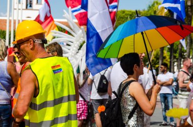 Torremolinos, İspanya - 2 Haziran 2018 Lgbt Mart eşitlik ve hoşgörü Andalucia bir kıyı kasabasında tanıtımı