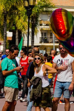 Torremolinos, İspanya - 2 Haziran 2018 Lgbt Mart eşitlik ve hoşgörü Andalucia bir kıyı kasabasında tanıtımı