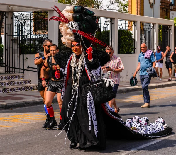 Torremolinos, İspanya - 2 Haziran 2018 Lgbt Mart eşitlik ve hoşgörü Andalucia bir kıyı kasabasında tanıtımı