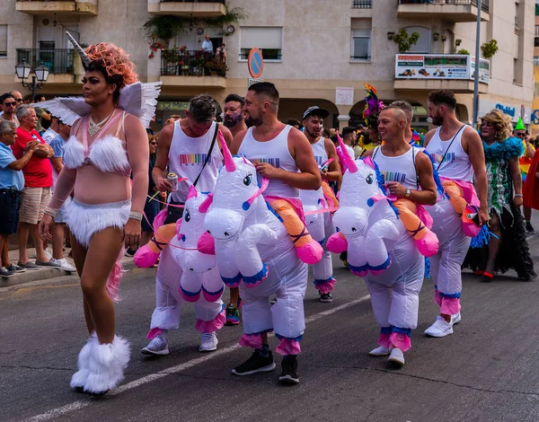 Torremolinos, İspanya - 2 Haziran 2018 Lgbt Mart eşitlik ve hoşgörü Andalucia bir kıyı kasabasında tanıtımı