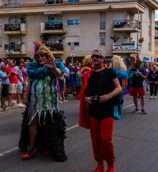 Torremolinos, İspanya - 2 Haziran 2018 Lgbt Mart eşitlik ve hoşgörü Andalucia bir kıyı kasabasında tanıtımı