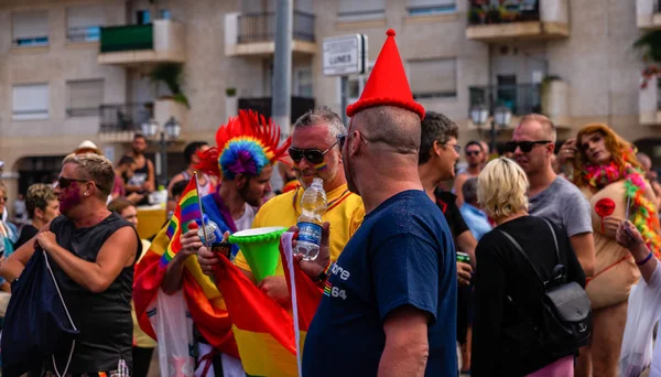 Torremolinos, İspanya - 2 Haziran 2018 Lgbt Mart eşitlik ve hoşgörü Andalucia bir kıyı kasabasında tanıtımı