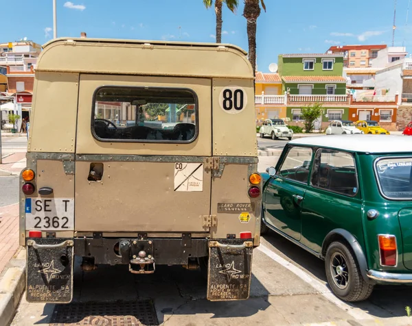 Torre Del Mar, İspanya - 3 Haziran 2018 eski antika arabalar bir sahil kasabası İspanya ziyaret turistler için verilen