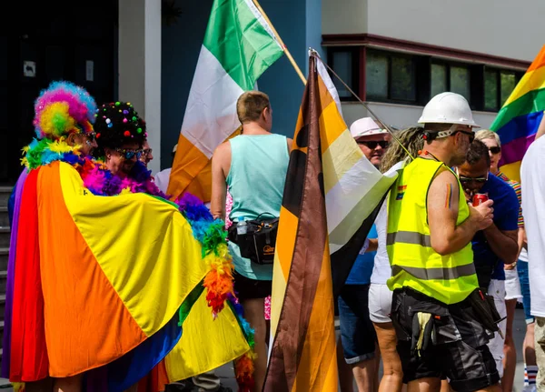 Torremolinos, İspanya - 2 Haziran 2018 Lgbt Mart eşitlik ve hoşgörü Andalucia bir kıyı kasabasında tanıtımı