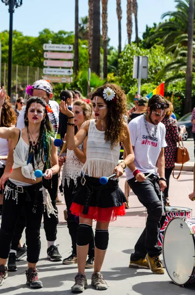 Torremolinos, İspanya - 2 Haziran 2018 Lgbt Mart eşitlik ve hoşgörü Andalucia bir kıyı kasabasında tanıtımı