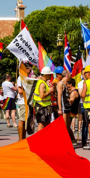 Torremolinos, İspanya - 2 Haziran 2018 Lgbt Mart eşitlik ve hoşgörü Andalucia bir kıyı kasabasında tanıtımı