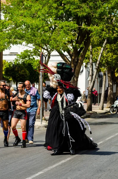 Torremolinos, İspanya - 2 Haziran 2018 Lgbt Mart eşitlik ve hoşgörü Andalucia bir kıyı kasabasında tanıtımı