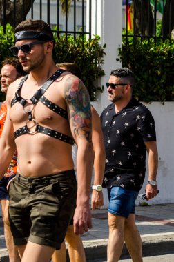Torremolinos, İspanya - 2 Haziran 2018 Lgbt Mart eşitlik ve hoşgörü Andalucia bir kıyı kasabasında tanıtımı