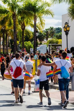 Torremolinos, İspanya - 2 Haziran 2018 Lgbt Mart eşitlik ve hoşgörü Andalucia bir kıyı kasabasında tanıtımı