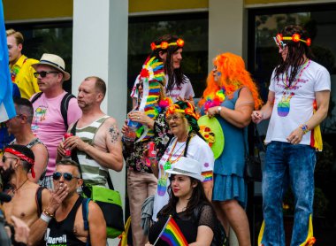 Torremolinos, İspanya - 2 Haziran 2018 Lgbt Mart eşitlik ve hoşgörü Andalucia bir kıyı kasabasında tanıtımı