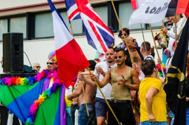 Torremolinos, İspanya - 2 Haziran 2018 Lgbt Mart eşitlik ve hoşgörü Andalucia bir kıyı kasabasında tanıtımı