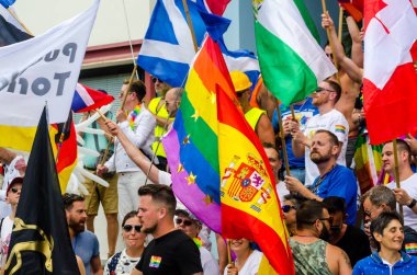 Torremolinos, İspanya - 2 Haziran 2018 Lgbt Mart eşitlik ve hoşgörü Andalucia bir kıyı kasabasında tanıtımı