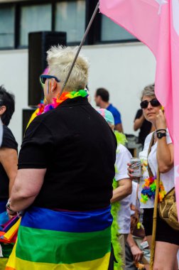 Torremolinos, İspanya - 2 Haziran 2018 Lgbt Mart eşitlik ve hoşgörü Andalucia bir kıyı kasabasında tanıtımı