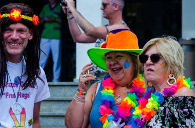 Torremolinos, İspanya - 2 Haziran 2018 Lgbt Mart eşitlik ve hoşgörü Andalucia bir kıyı kasabasında tanıtımı