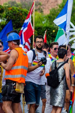 Torremolinos, İspanya - 2 Haziran 2018 Lgbt Mart eşitlik ve hoşgörü Andalucia bir kıyı kasabasında tanıtımı