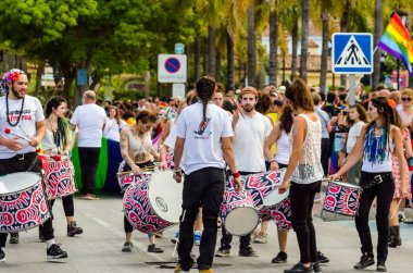 Torremolinos, İspanya - 2 Haziran 2018 Lgbt Mart eşitlik ve hoşgörü Andalucia bir kıyı kasabasında tanıtımı