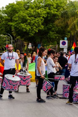 Torremolinos, İspanya - 2 Haziran 2018 Lgbt Mart eşitlik ve hoşgörü Andalucia bir kıyı kasabasında tanıtımı