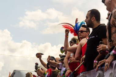 Torremolinos, İspanya - 2 Haziran 2018 Lgbt Mart eşitlik ve hoşgörü Andalucia bir kıyı kasabasında tanıtımı