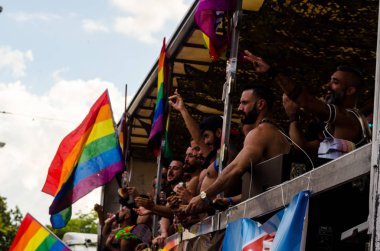 Torremolinos, İspanya - 2 Haziran 2018 Lgbt Mart eşitlik ve hoşgörü Andalucia bir kıyı kasabasında tanıtımı