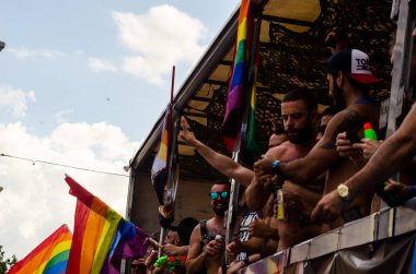 Torremolinos, İspanya - 2 Haziran 2018 Lgbt Mart eşitlik ve hoşgörü Andalucia bir kıyı kasabasında tanıtımı