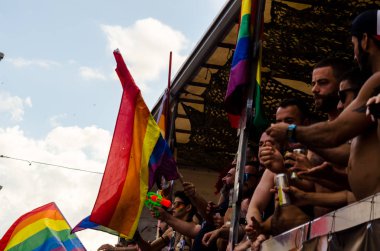Torremolinos, İspanya - 2 Haziran 2018 Lgbt Mart eşitlik ve hoşgörü Andalucia bir kıyı kasabasında tanıtımı