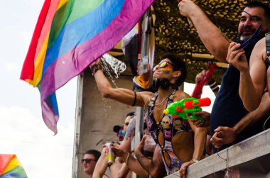 Torremolinos, İspanya - 2 Haziran 2018 Lgbt Mart eşitlik ve hoşgörü Andalucia bir kıyı kasabasında tanıtımı