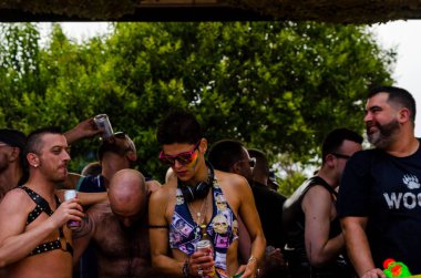 Torremolinos, İspanya - 2 Haziran 2018 Lgbt Mart eşitlik ve hoşgörü Andalucia bir kıyı kasabasında tanıtımı