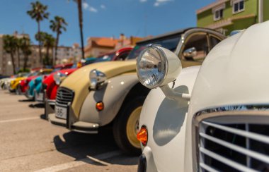 Torre Del Mar, İspanya - 3 Haziran 2018 eski antika arabalar bir sahil kasabası İspanya ziyaret turistler için verilen