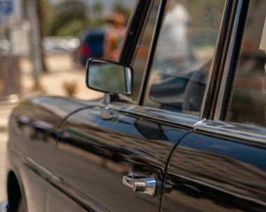 Torre Del Mar, İspanya - 3 Haziran 2018 eski antika arabalar bir sahil kasabası İspanya ziyaret turistler için verilen